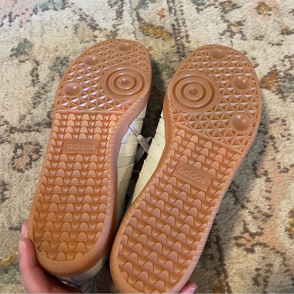 Adidas Samba OG sneakers in Aluminium / Chalk White / Wonder Beige - Picture 10 of 11